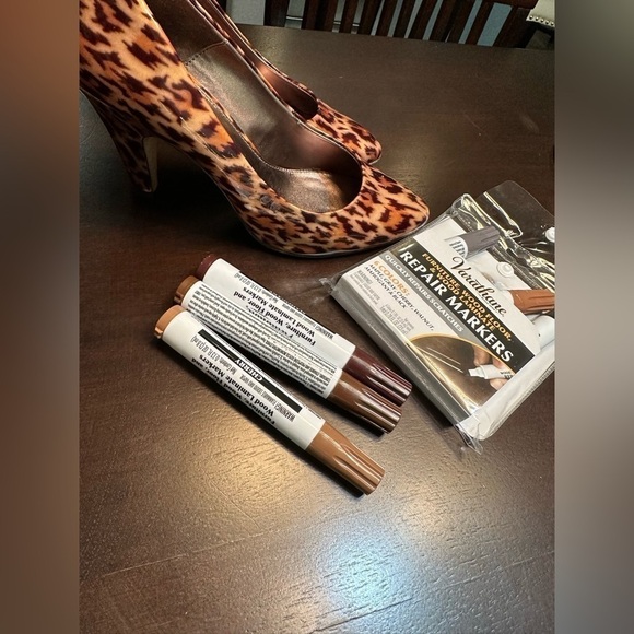 Isola Shoes Heels Cheetah Print Pumps Tan Brown Chain Animal Leopard Print 7.5 - Picture 14 of 16